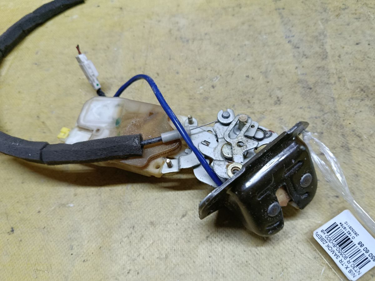 Замок двери 90550-8H300 на Nissan X-Trail NT30 Фото 2