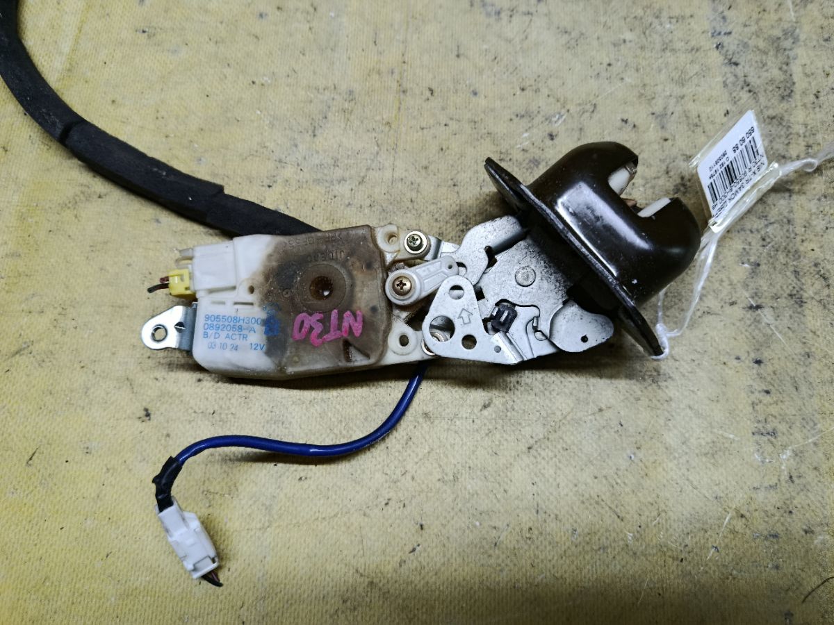 Замок двери 90550-8H300 на Nissan X-Trail NT30 Фото 3