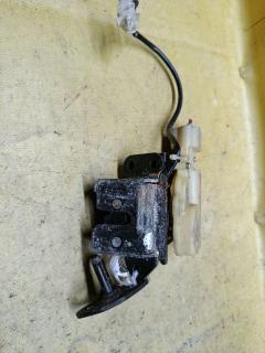 Замок двери на Mazda Premacy CP8W Фото 4