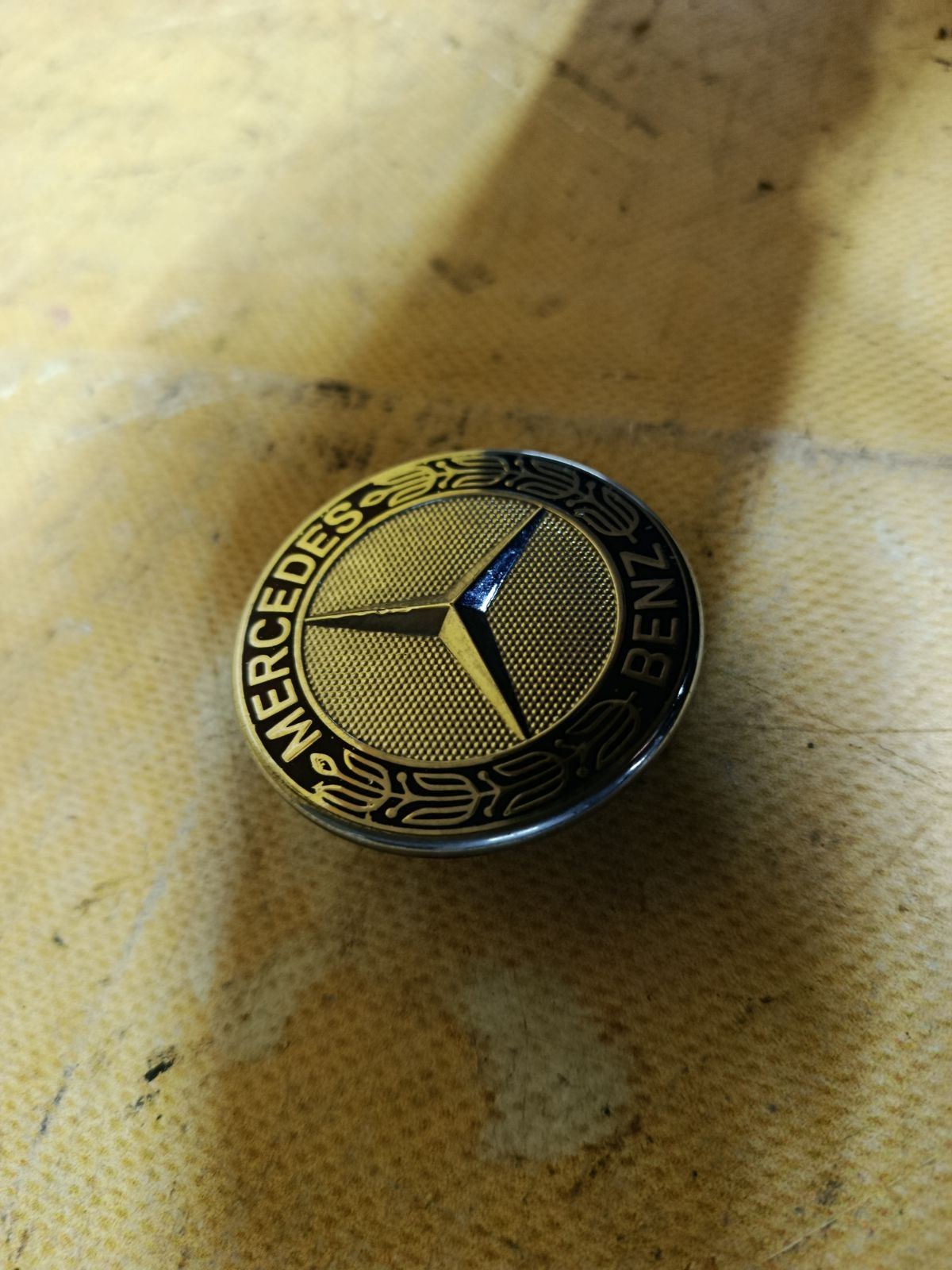 Эмблема A2048170616 на Mercedes-Benz C-Class W204 Фото 3