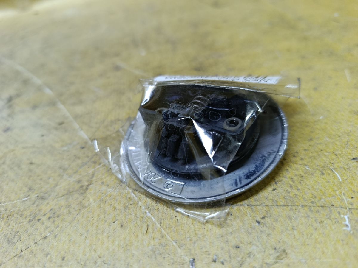 Эмблема A2048170616 на Mercedes-Benz C-Class W204 Фото 6