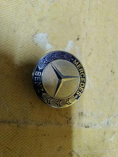 Эмблема на Mercedes-Benz C-Class W204 A2048170616