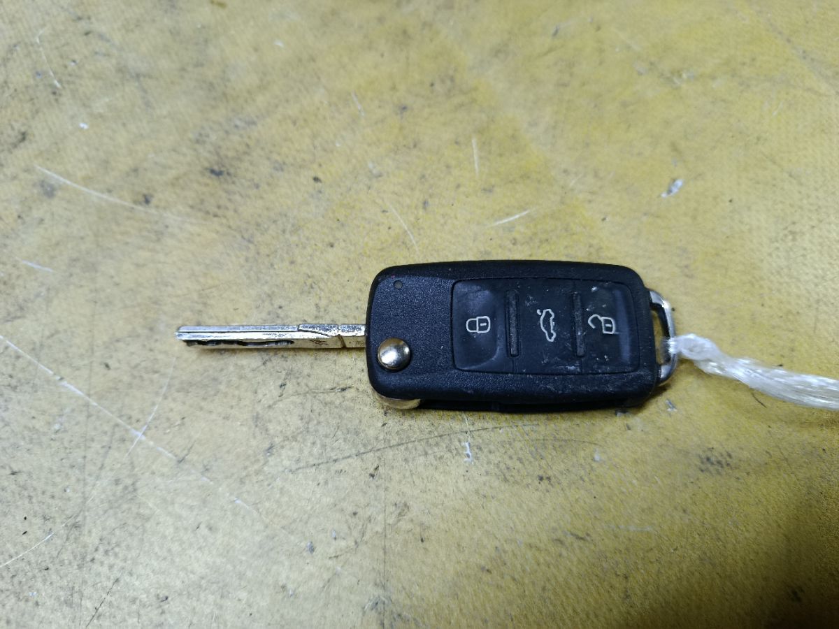 Чип-ключ 5K0837202D на Volkswagen Golf Vi 5K Фото 1