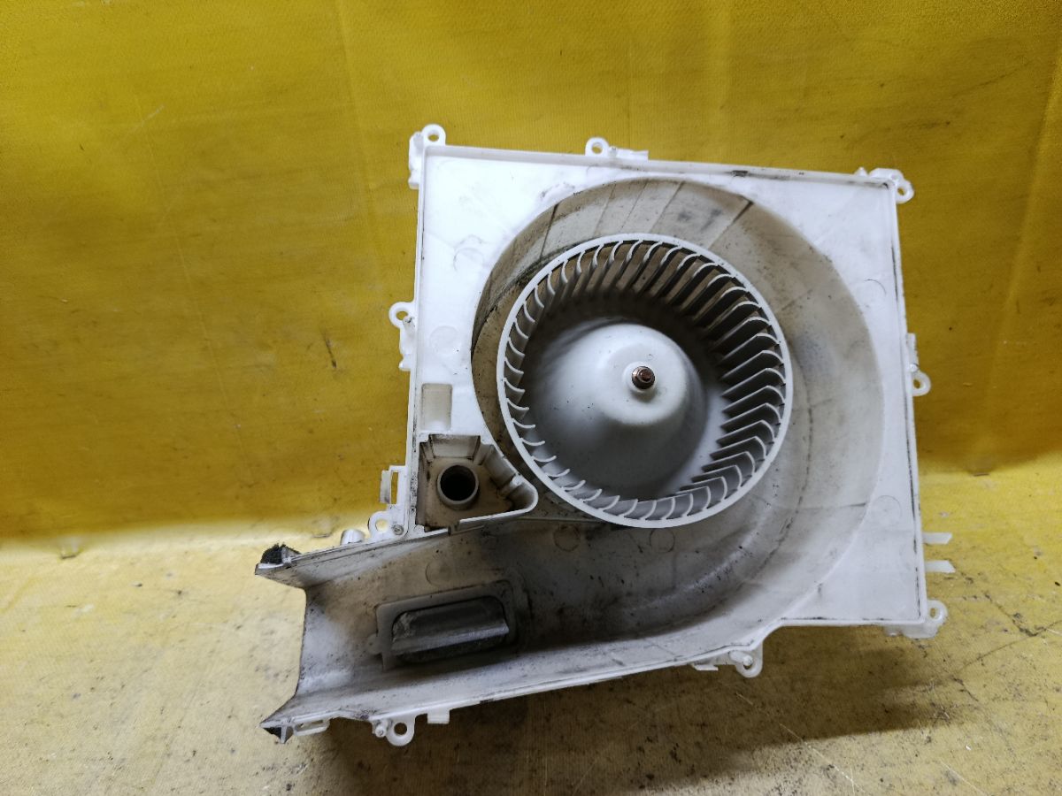 Мотор печки на Nissan X-Trail NT30 Фото 5