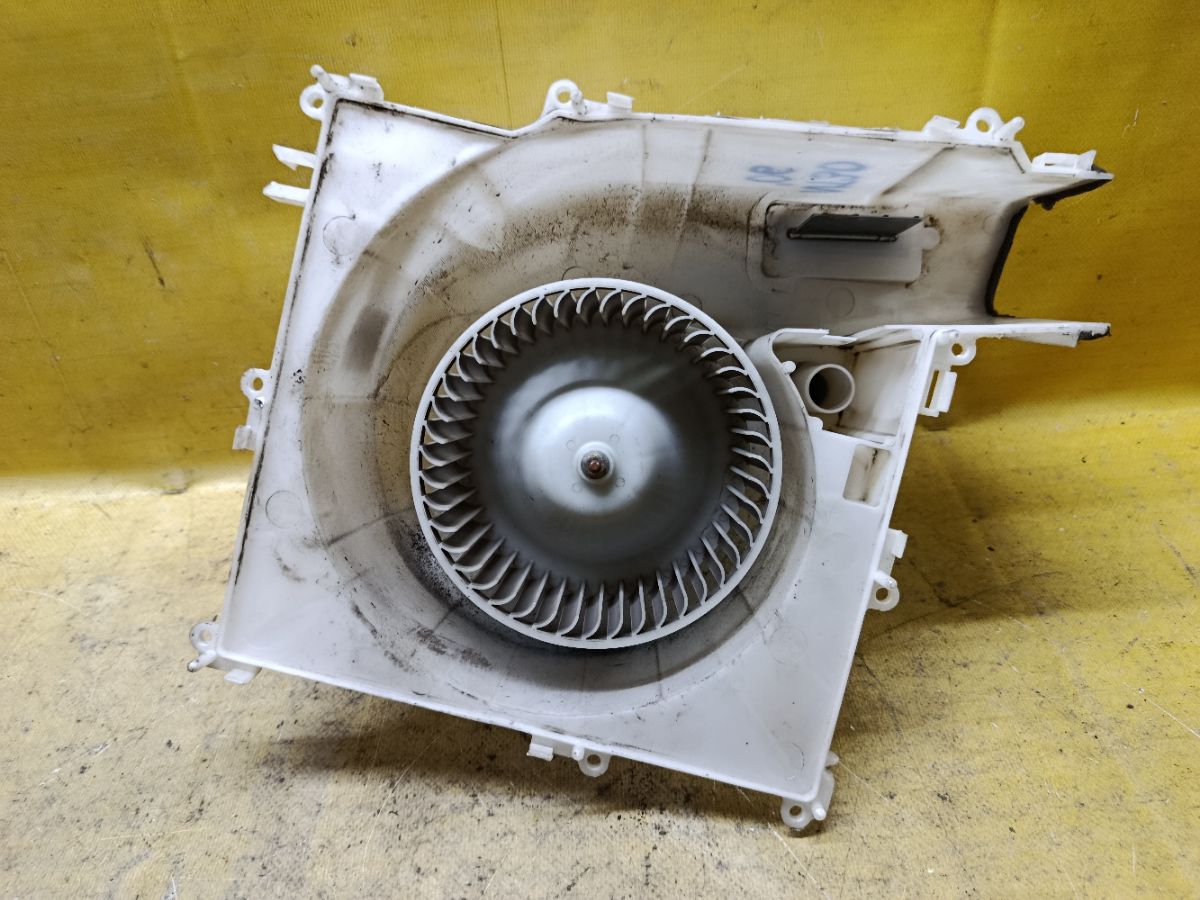 Мотор печки на Nissan X-Trail NT30 Фото 3