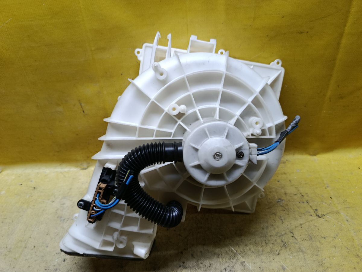 Мотор печки 27200-4M461 на Nissan Sunny FB15 Фото 1