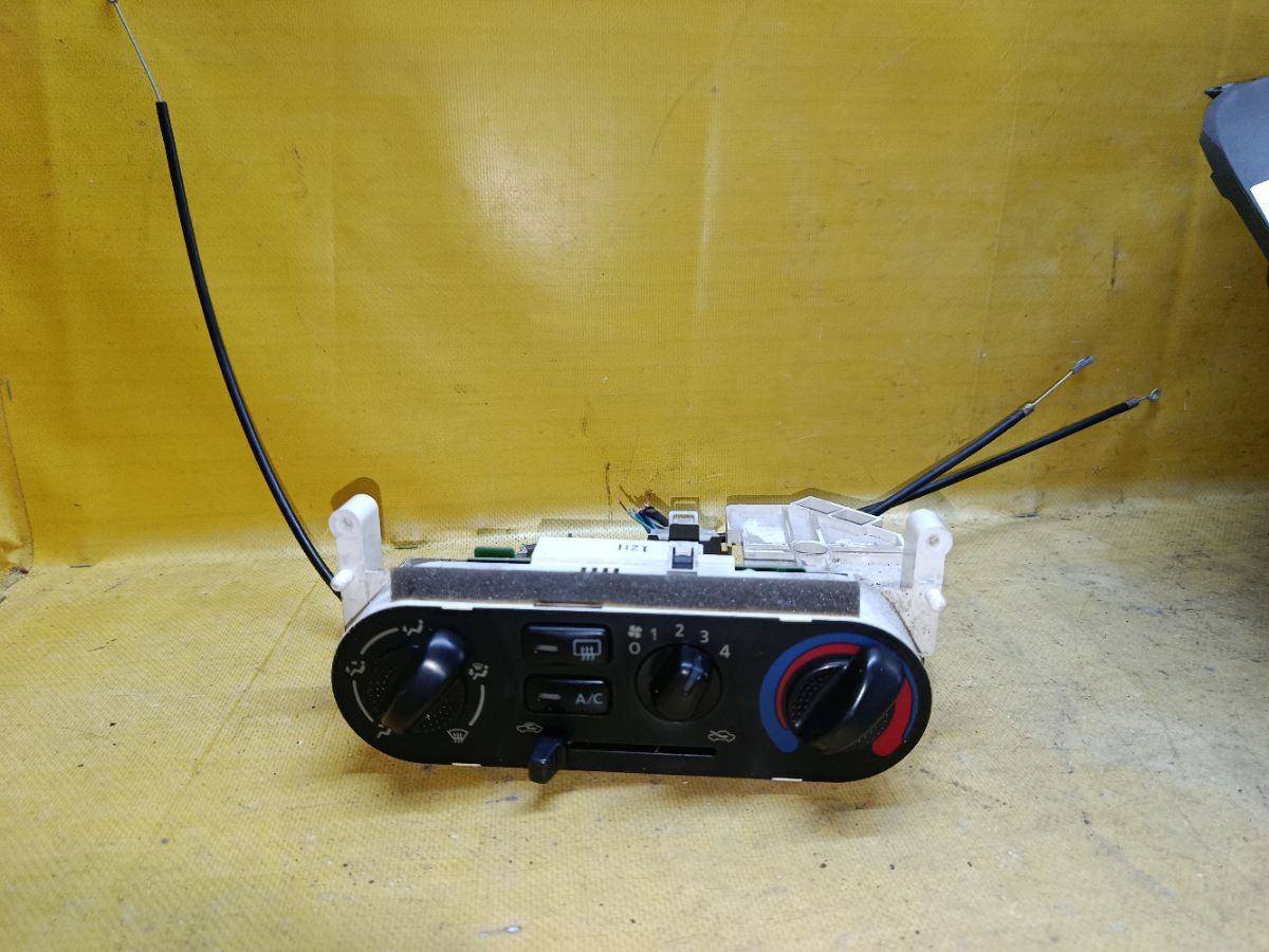 Блок управления климатконтроля на Nissan Sunny FB15 QG15DE Фото 2