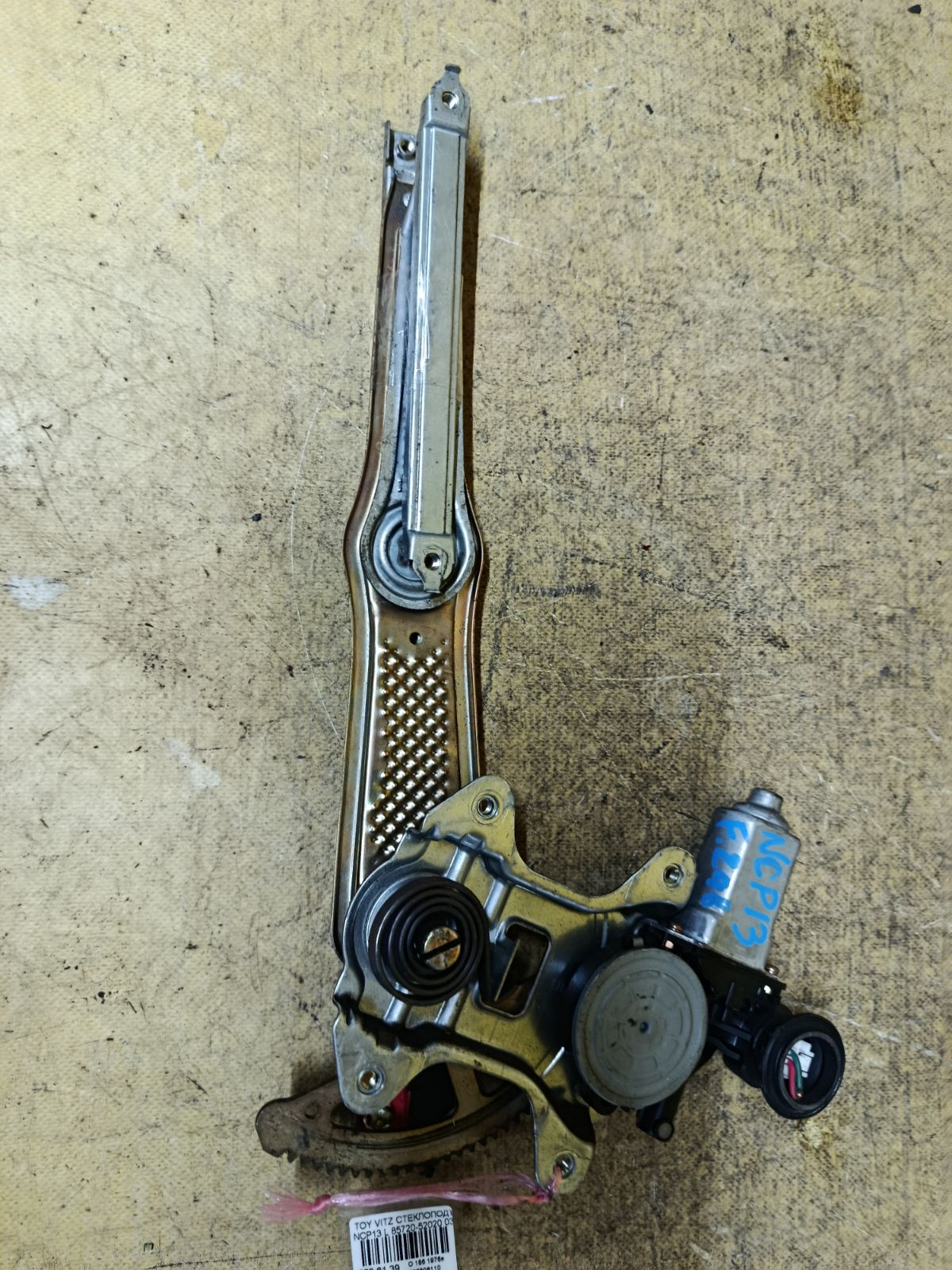 Стеклоподъемный механизм 85720-52020 на Toyota Vitz NCP13 Фото 2