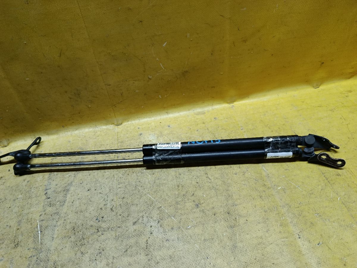 Амортизатор двери на Toyota Vitz NCP13 Фото 2