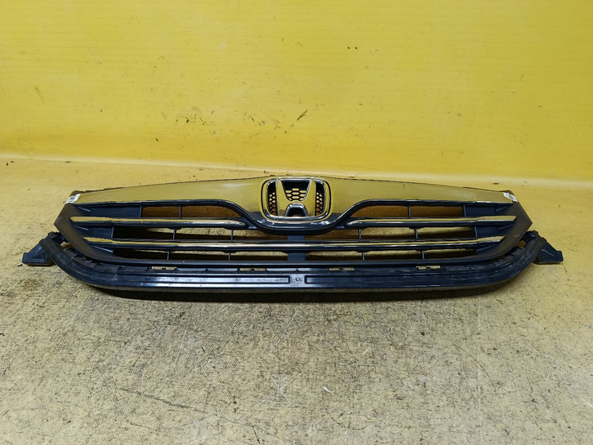 Решетка радиатора 71121-SYY-9010-M1 на Honda Freed GB4 Фото 3