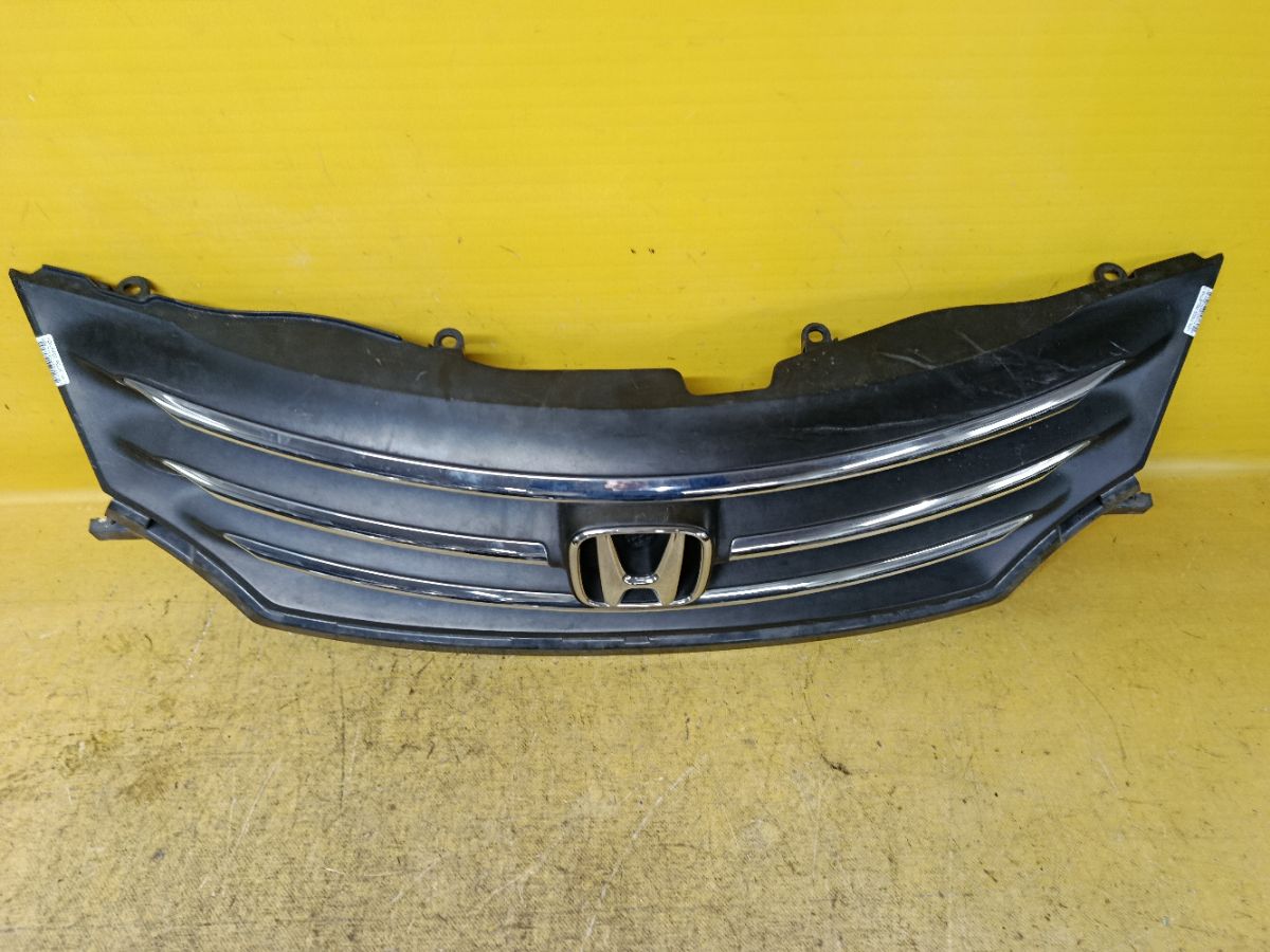 Решетка радиатора 71121-SYY-Z01-M1 на Honda Freed GB4 Фото 2