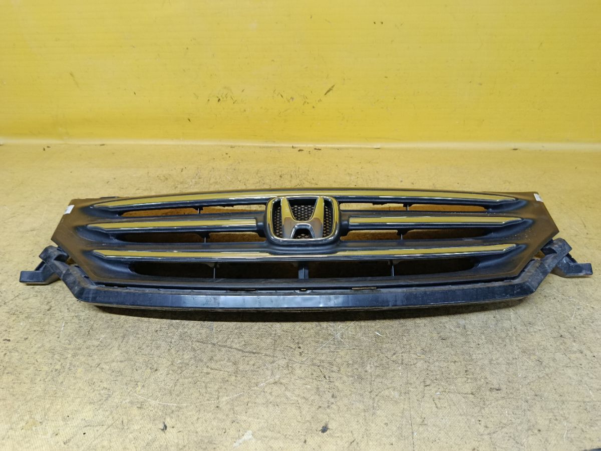 Решетка радиатора 71121-SYY-Z01-M1 на Honda Freed GB4 Фото 3