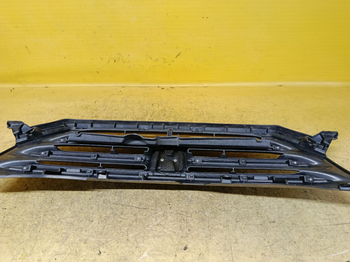 Решетка радиатора 71121-SYY-Z01-M1 на Honda Freed GB4 Фото 6