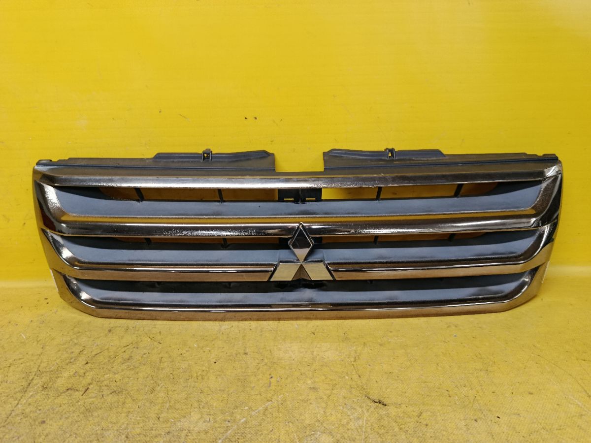 Решетка радиатора MR511943/4 на Mitsubishi Pajero Io H76W Фото 1