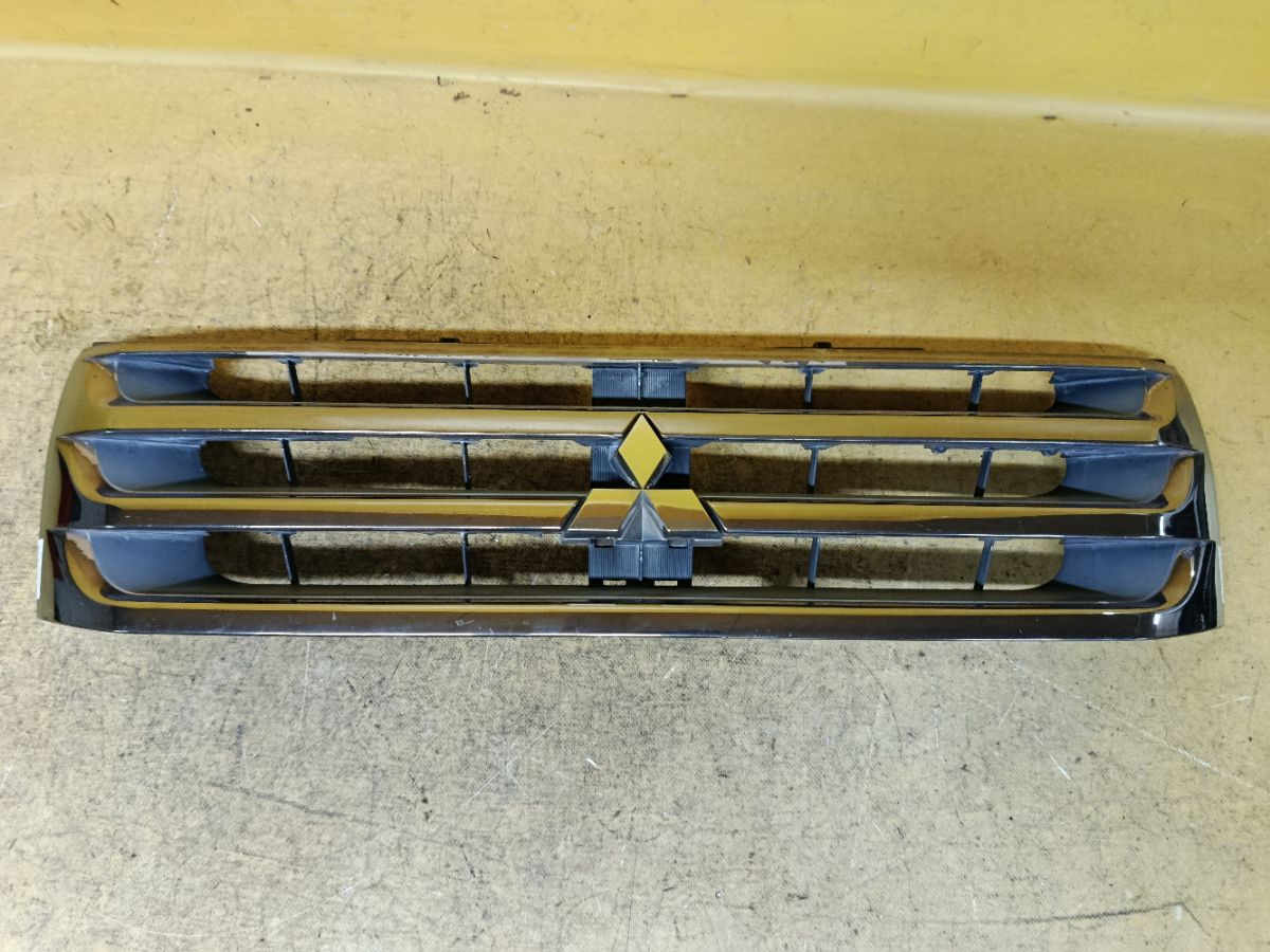 Решетка радиатора MR511943/4 на Mitsubishi Pajero Io H76W Фото 2