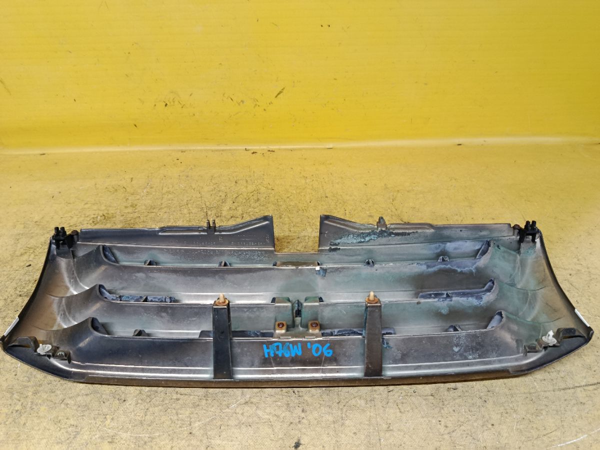 Решетка радиатора MR511943/4 на Mitsubishi Pajero Io H76W Фото 3