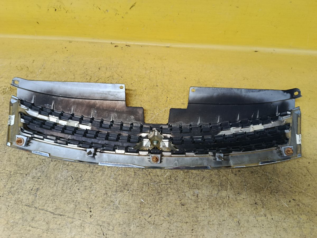 Решетка радиатора MN202661ZZ на Mitsubishi Outlander CW5W Фото 3