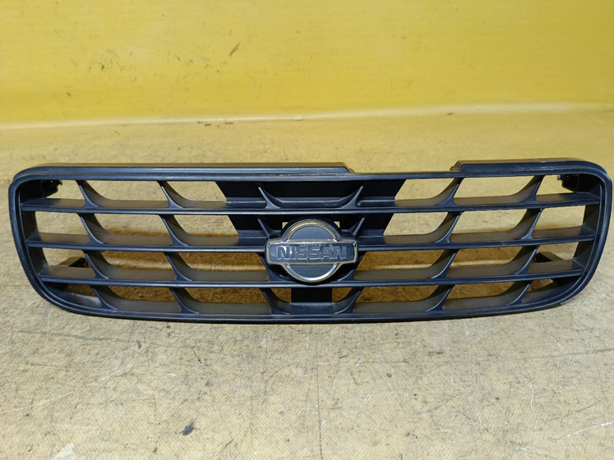 Решетка радиатора 62310-WA000 на Nissan Expert VNW11 Фото 1