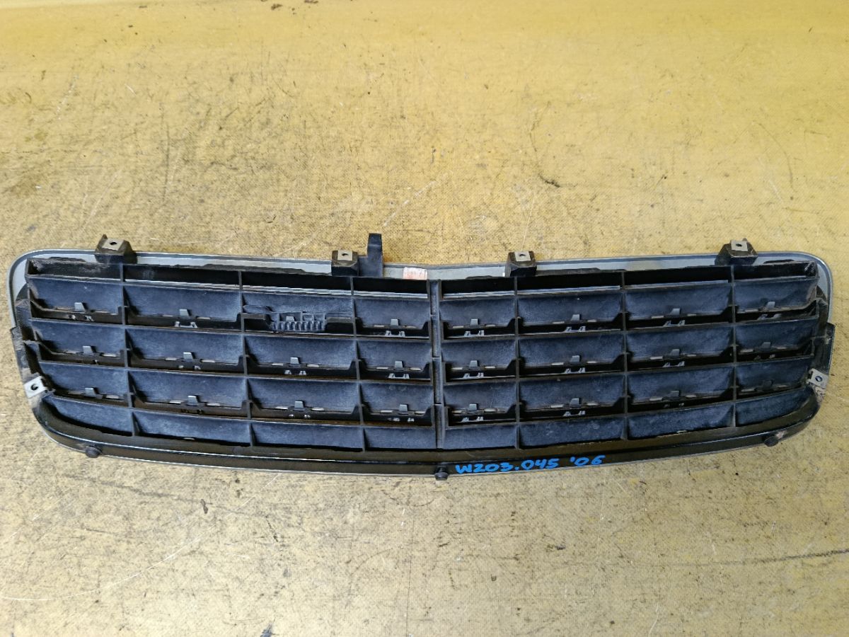 Решетка радиатора A2038800223 на Mercedes-Benz C-Class W203.045 Фото 4