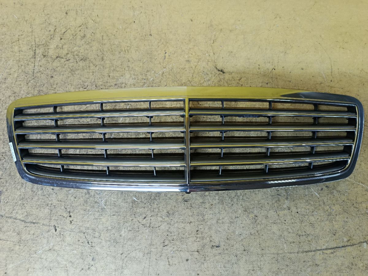 Решетка радиатора A2038800183 на Mercedes-Benz C-Class W203.045 Фото 1
