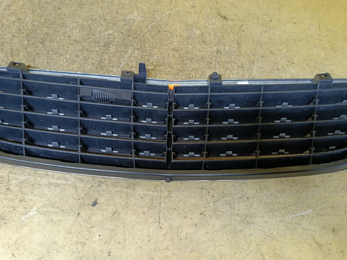 Решетка радиатора A2038800183 на Mercedes-Benz C-Class W203.045 Фото 5