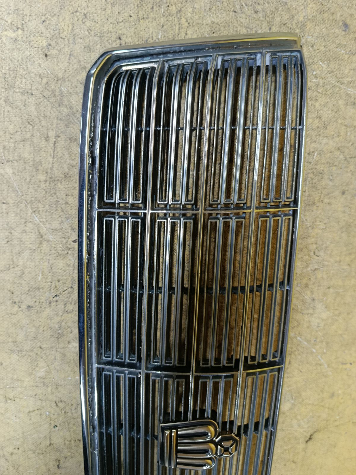 Решетка радиатора 53111-30670 на Toyota Crown JZS153 Фото 2