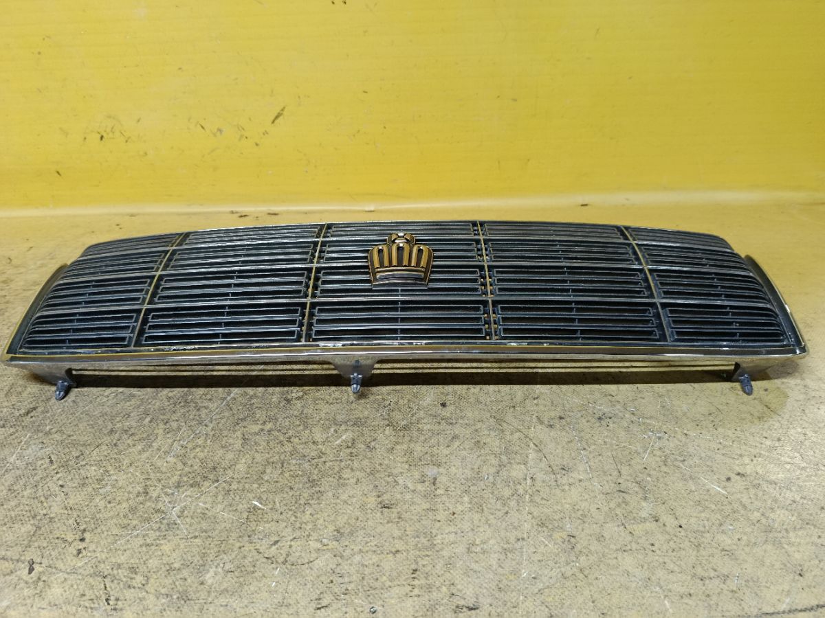 Решетка радиатора 53111-30670 на Toyota Crown JZS153 Фото 4