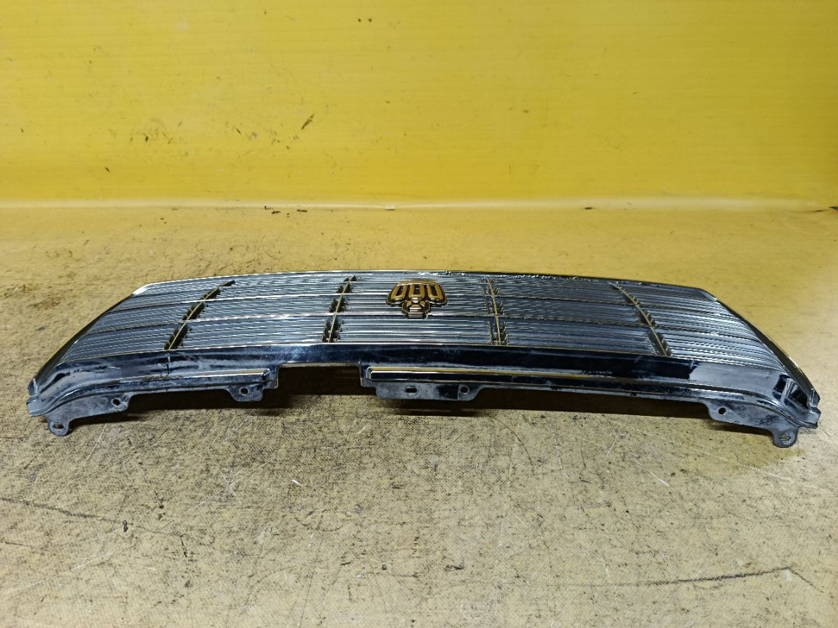 Решетка радиатора 53111-30670 на Toyota Crown JZS153 Фото 5