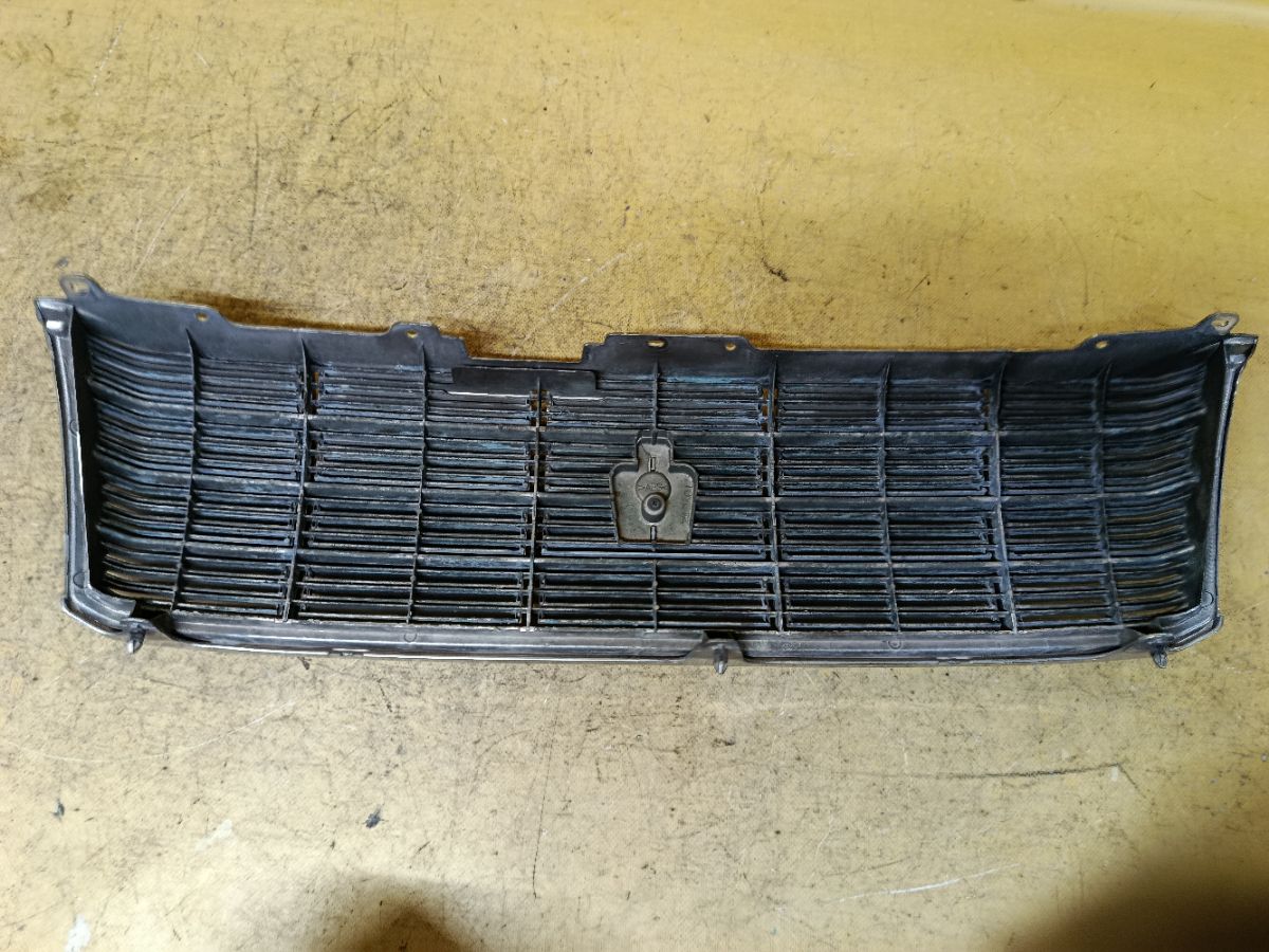 Решетка радиатора 53111-30670 на Toyota Crown JZS153 Фото 6