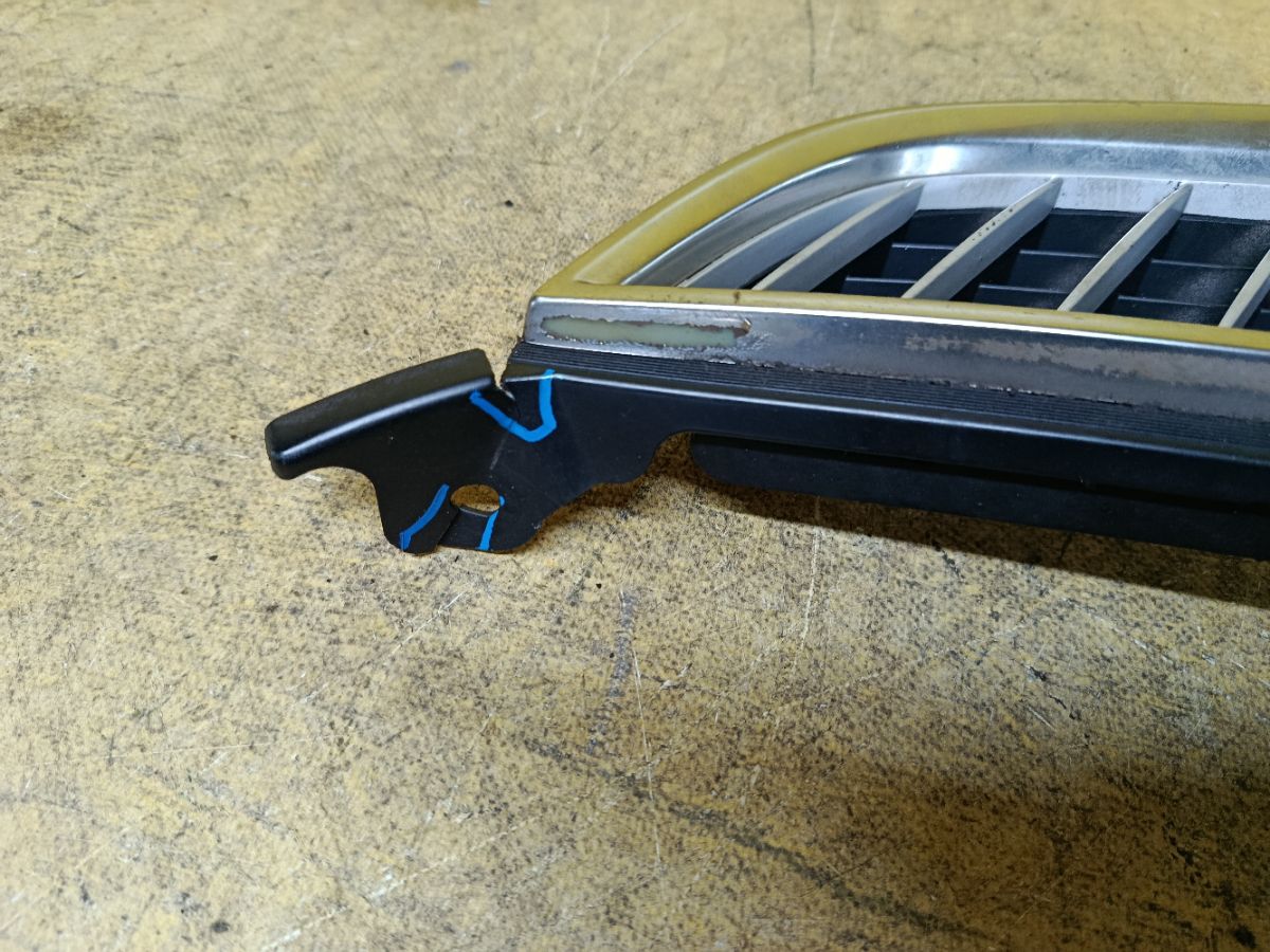 Решетка радиатора 62392-4M440 на Nissan Sunny FB15 Фото 4