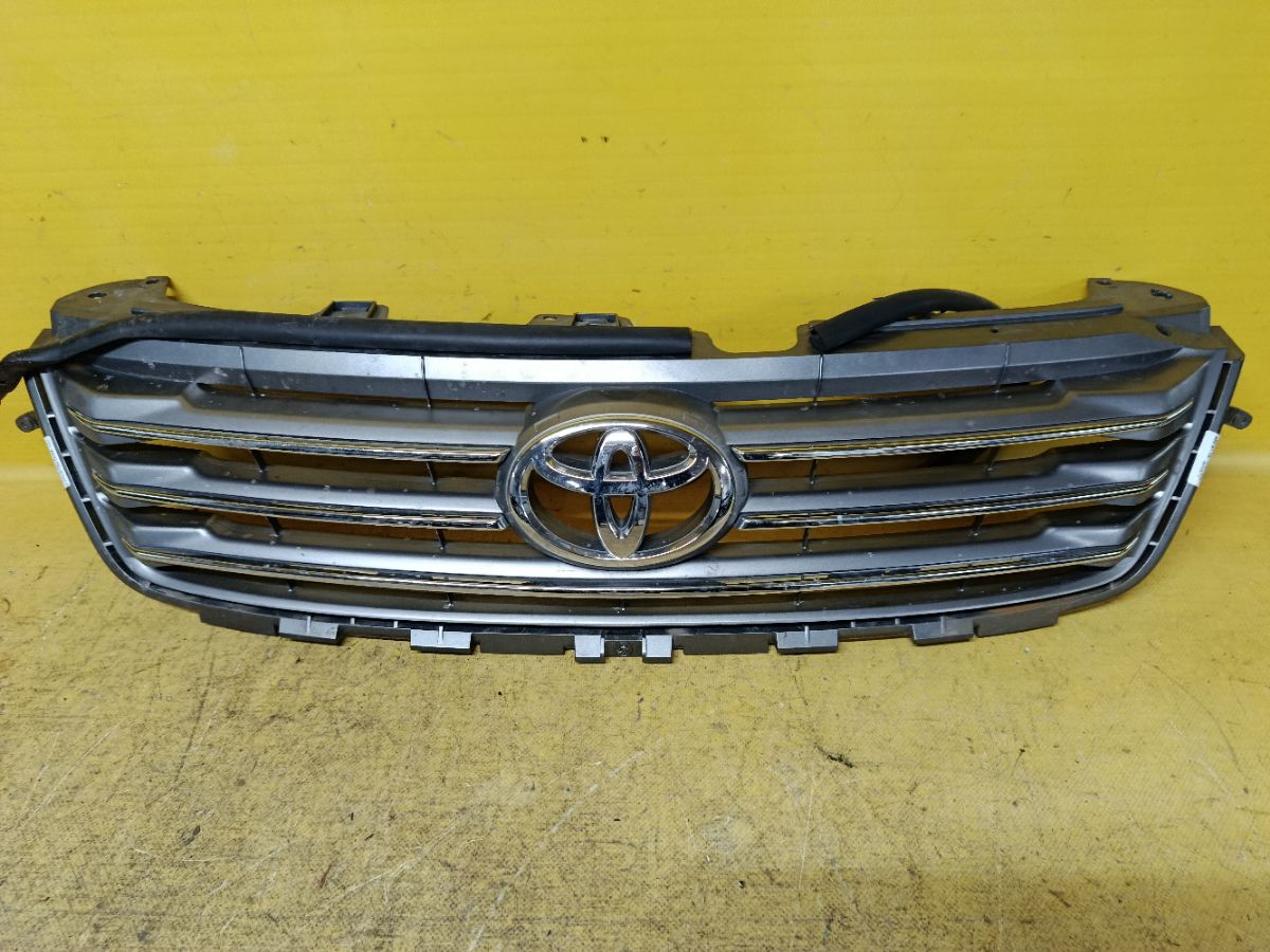 Решетка радиатора 53101-42210 на Toyota Vanguard ACA33W Фото 1