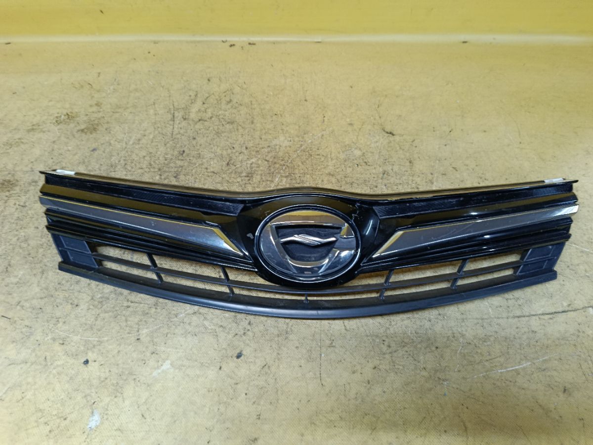 Решетка радиатора 53111-12D50 на Toyota Corolla Fielder NZE164G Фото 1