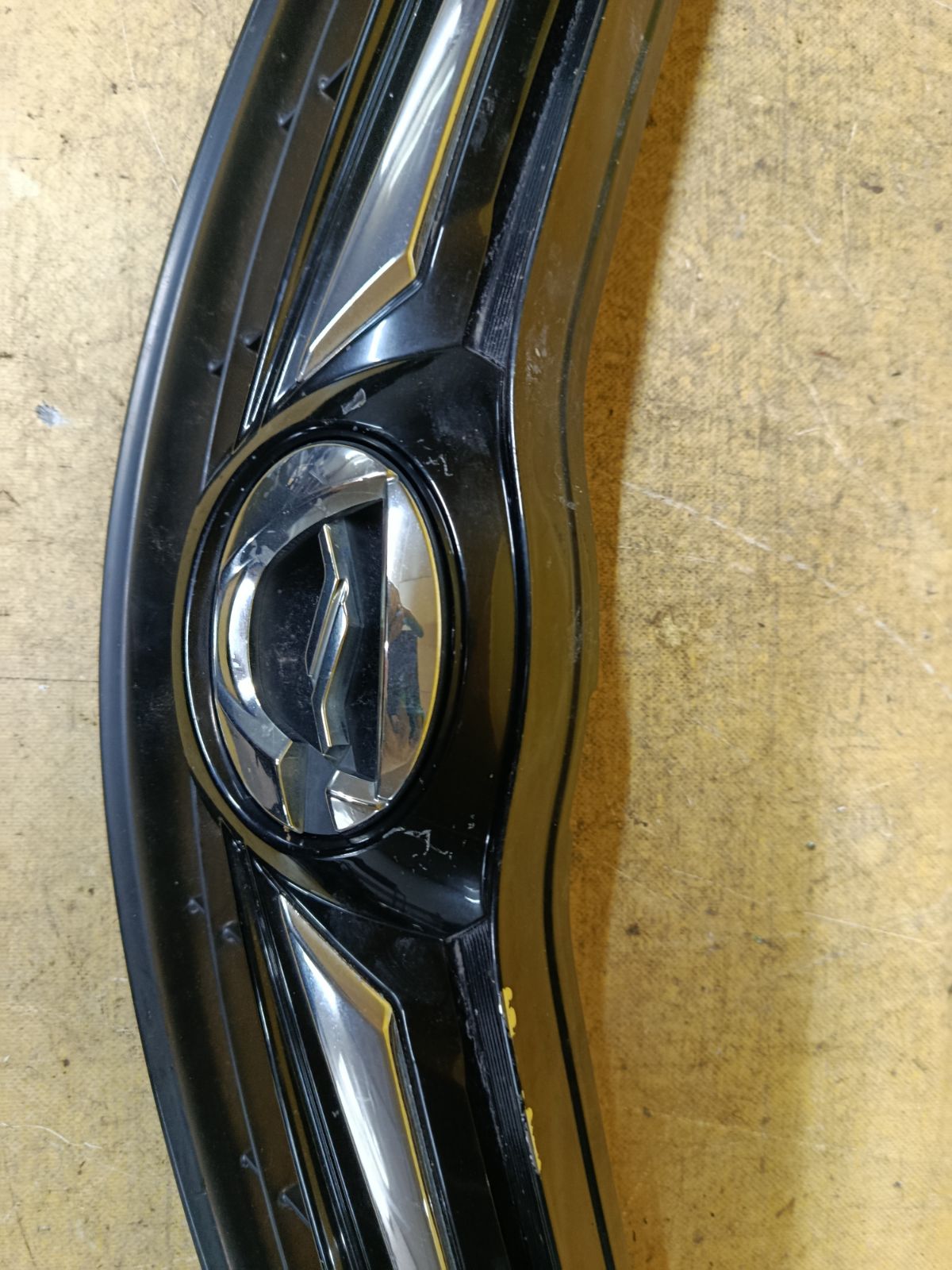 Решетка радиатора 53111-12D50 на Toyota Corolla Fielder NZE164G Фото 2