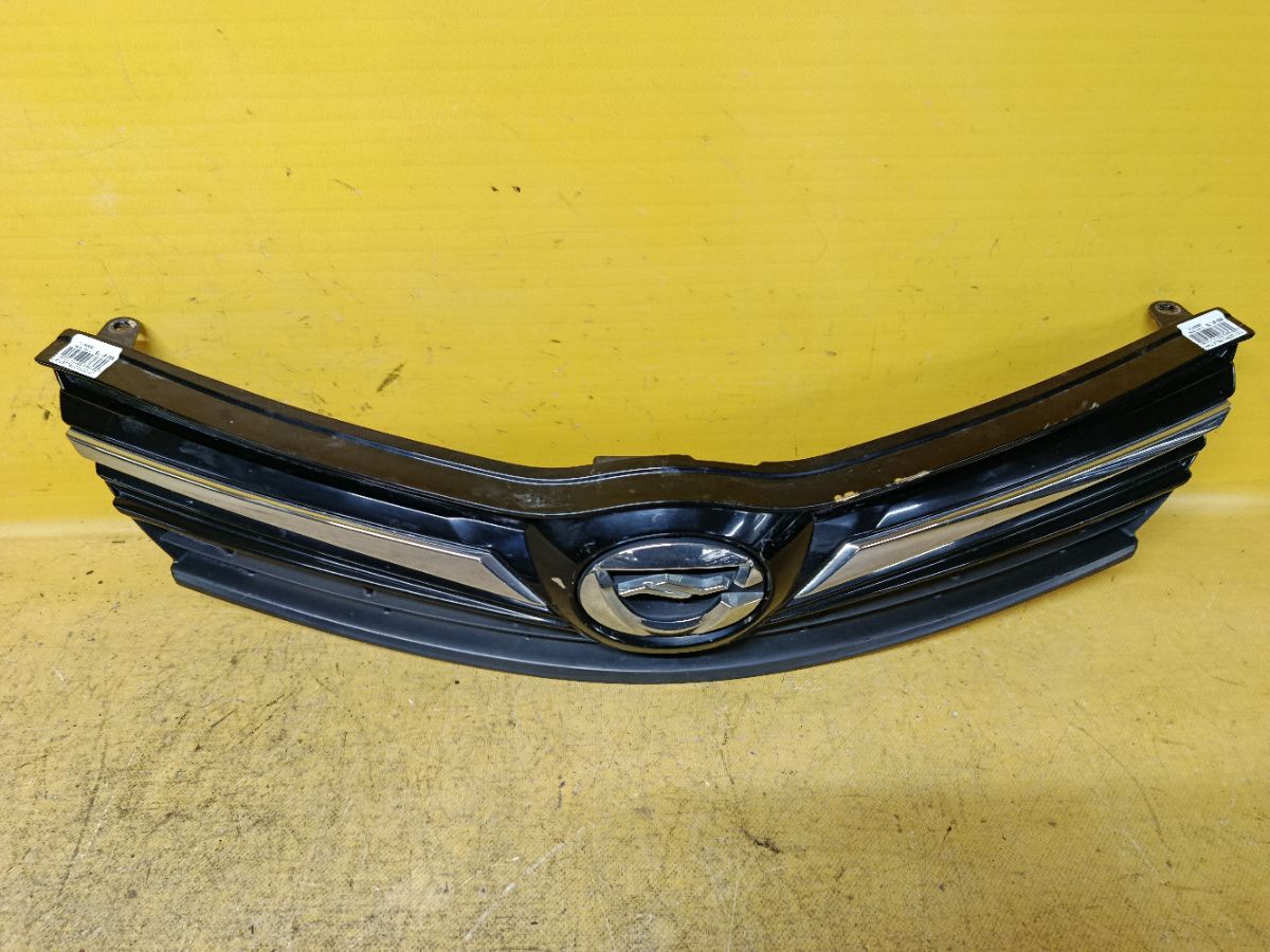 Решетка радиатора 53111-12D50 на Toyota Corolla Fielder NZE164G Фото 3