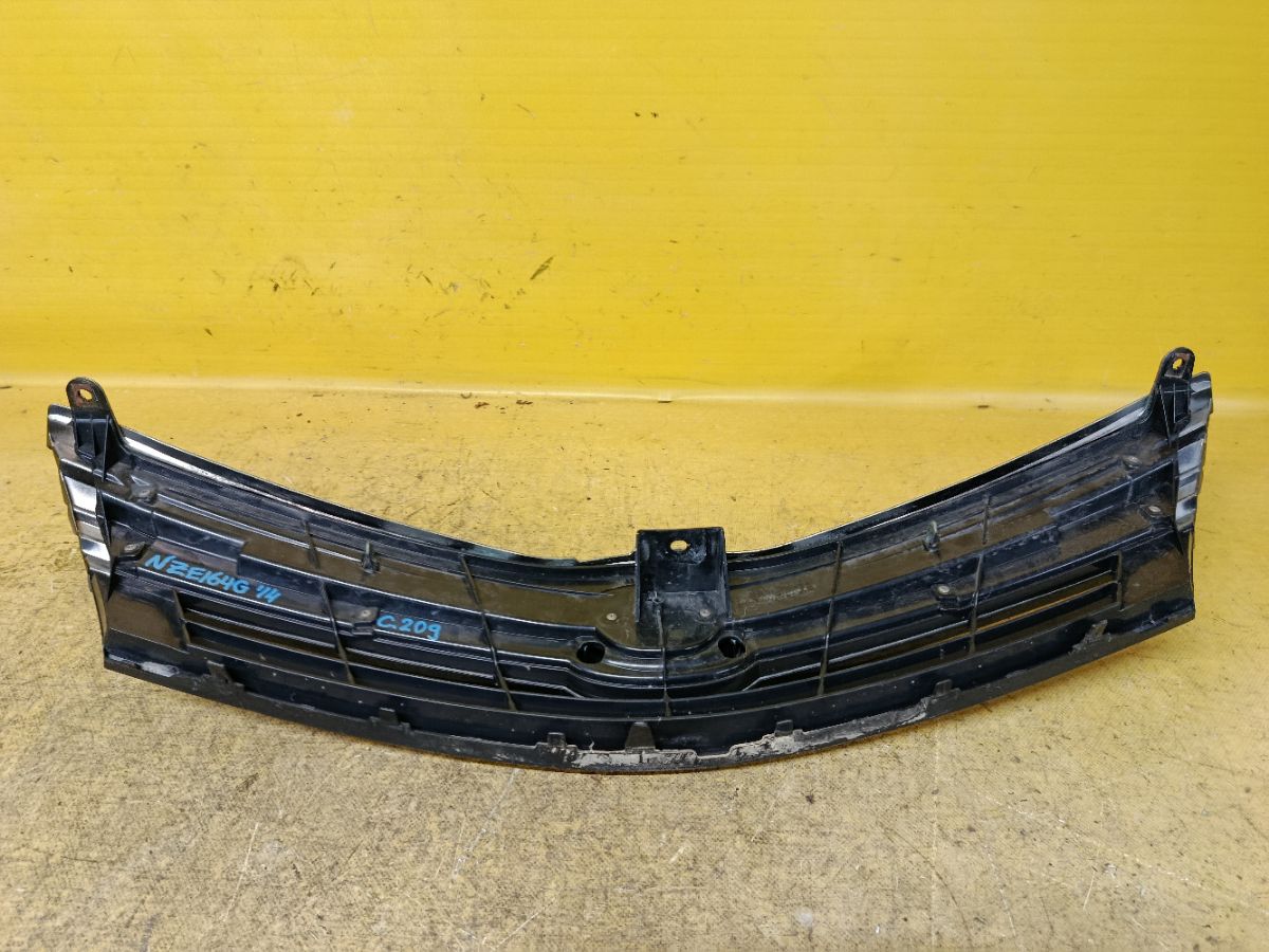 Решетка радиатора 53111-12D50 на Toyota Corolla Fielder NZE164G Фото 4