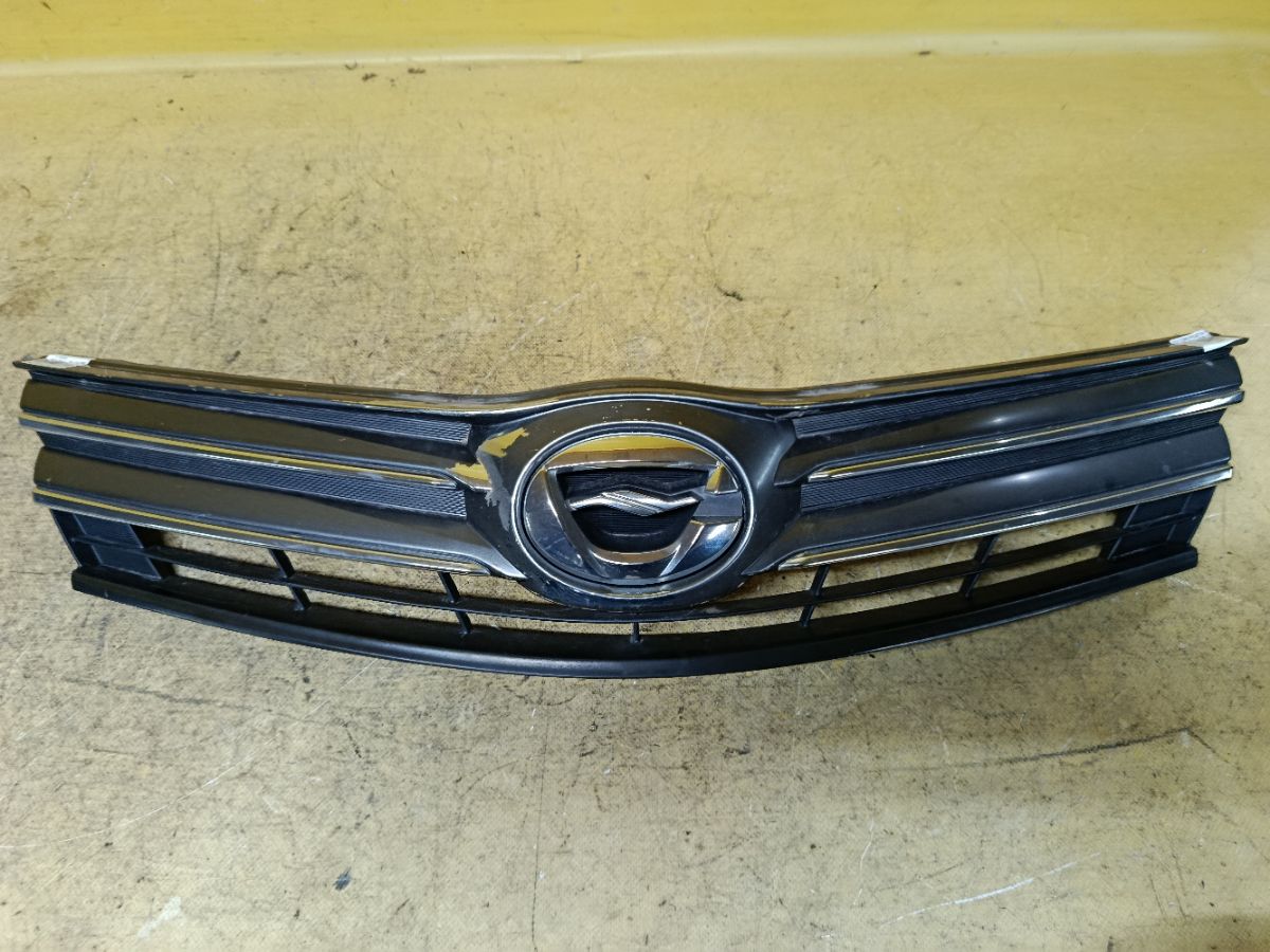 Решетка радиатора 53111-12D50 на Toyota Corolla Axio NZE164 Фото 1