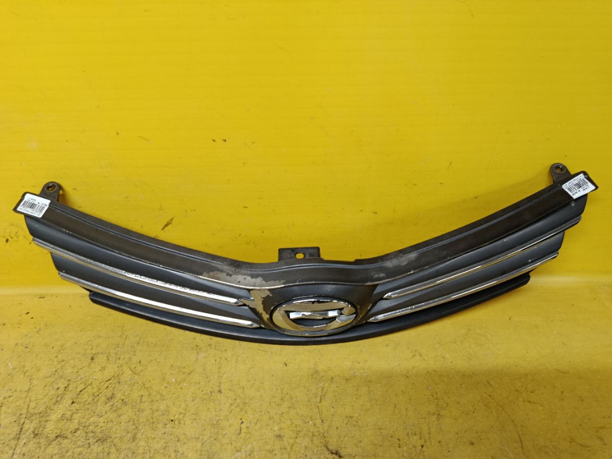 Решетка радиатора 53111-12D50 на Toyota Corolla Axio NZE164 Фото 2