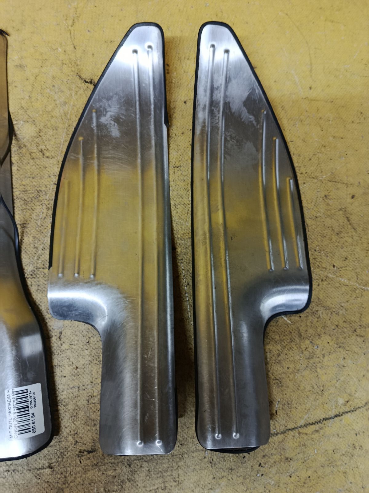 Накладка на порог салона на Mitsubishi Outlander CW5W Фото 3