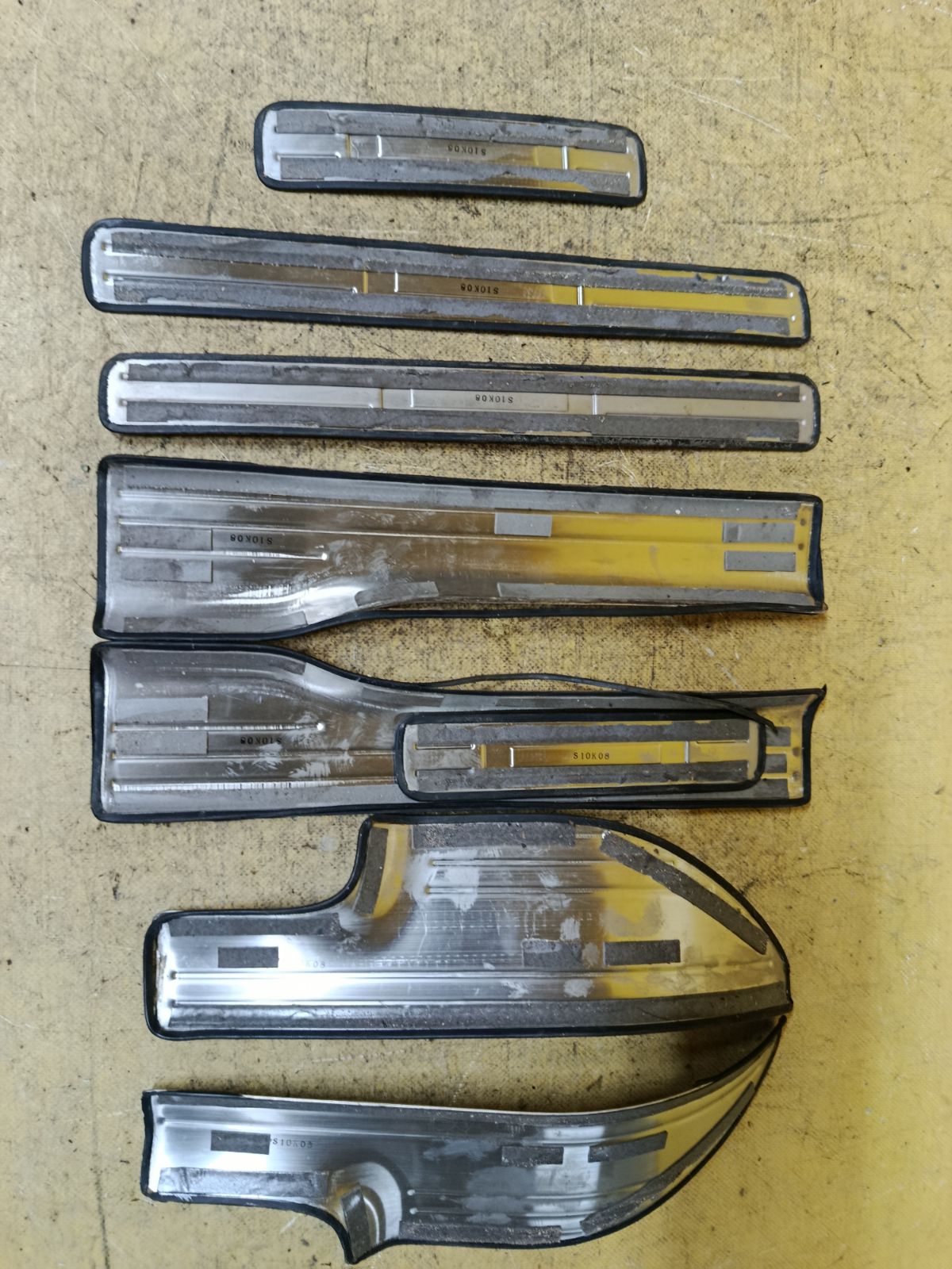 Накладка на порог салона на Mitsubishi Outlander CW5W Фото 4