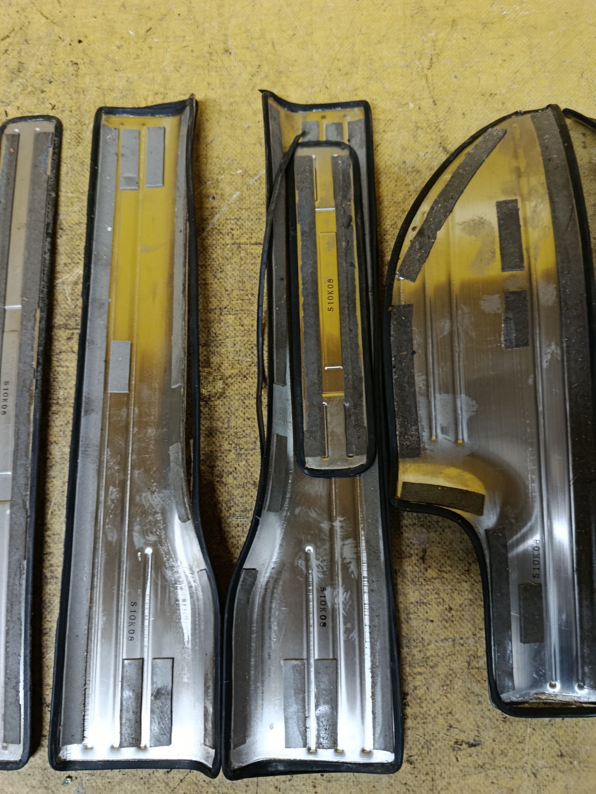 Накладка на порог салона на Mitsubishi Outlander CW5W Фото 5