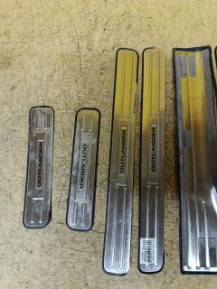 Накладка на порог салона на Mitsubishi Outlander CW5W Фото 7