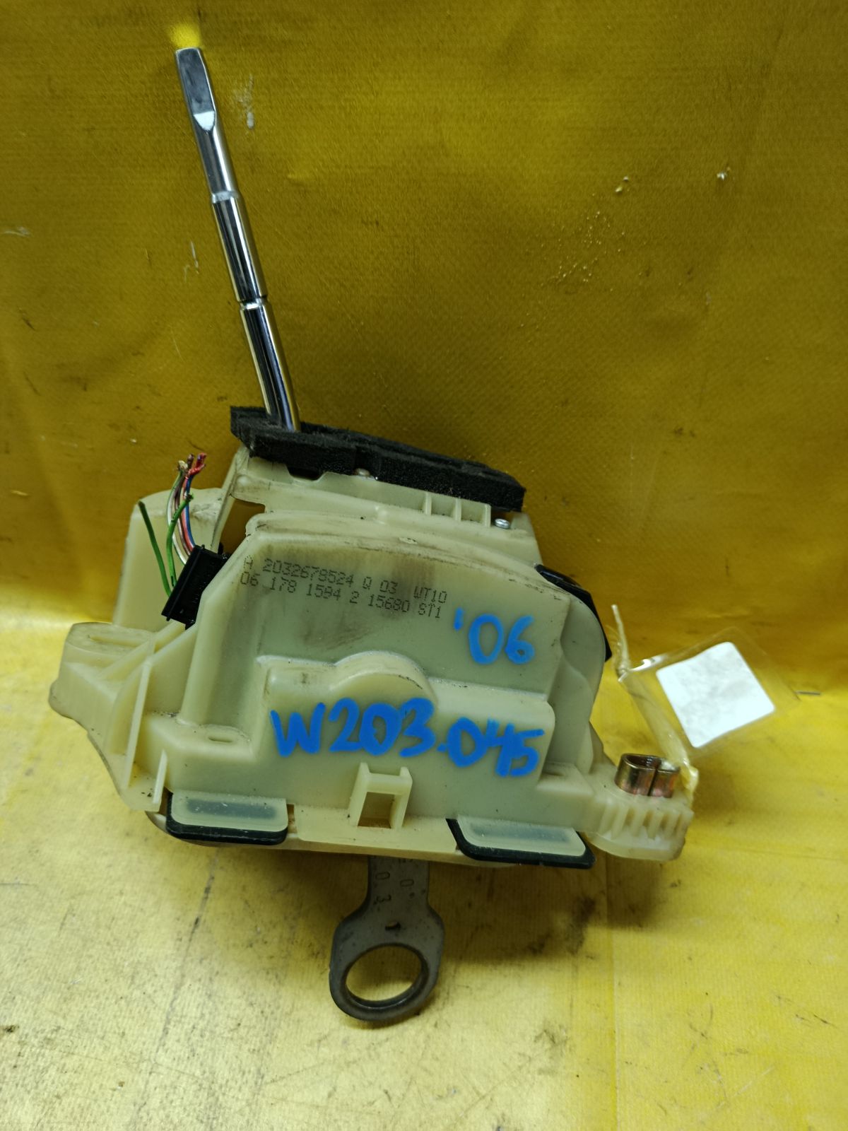 Ручка КПП A2032678524 на Mercedes-Benz C-Class W203.045 Фото 1