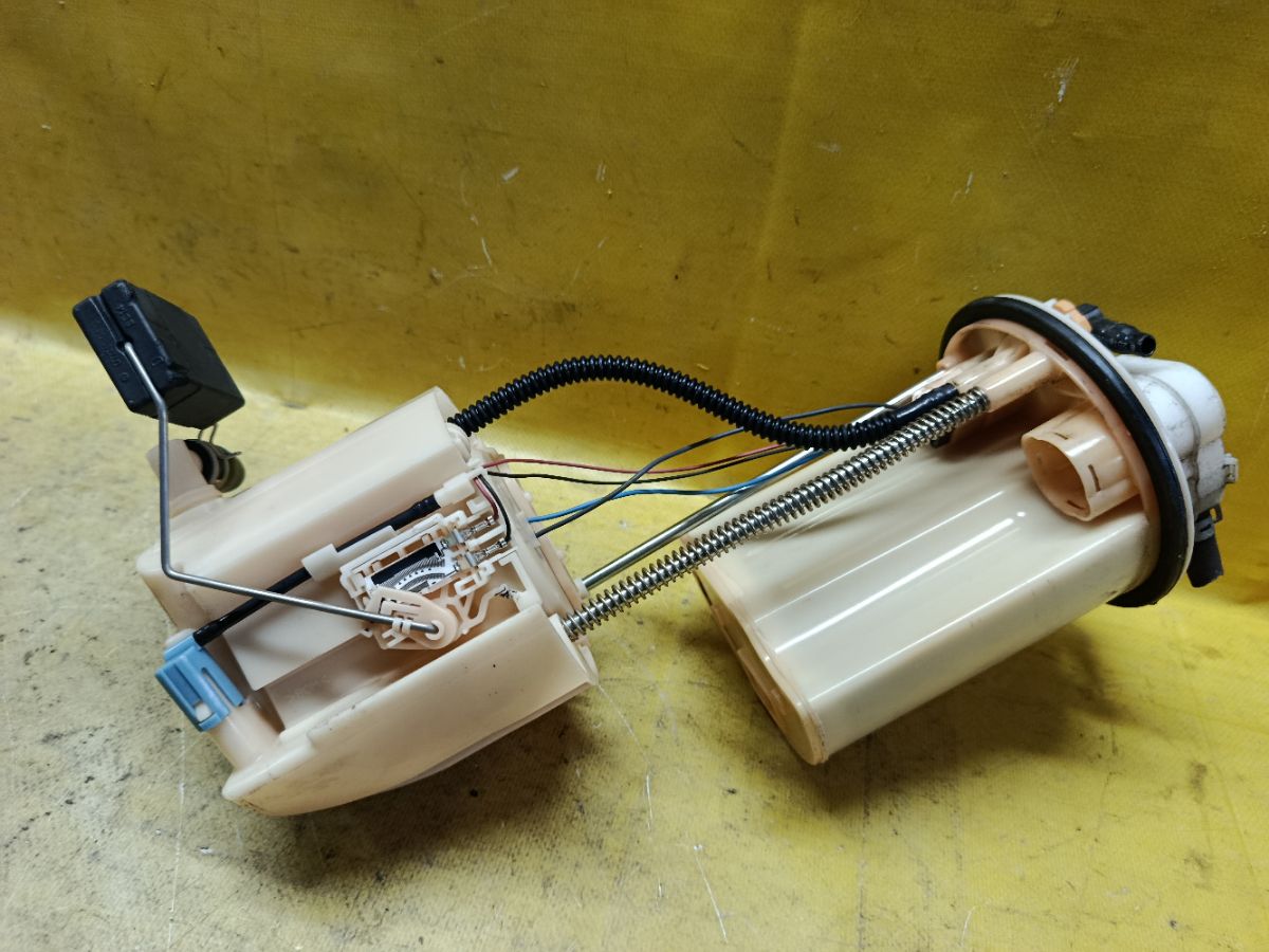 Бензонасос на Toyota Corolla Axio NZE164 1NZ-FE Фото 2