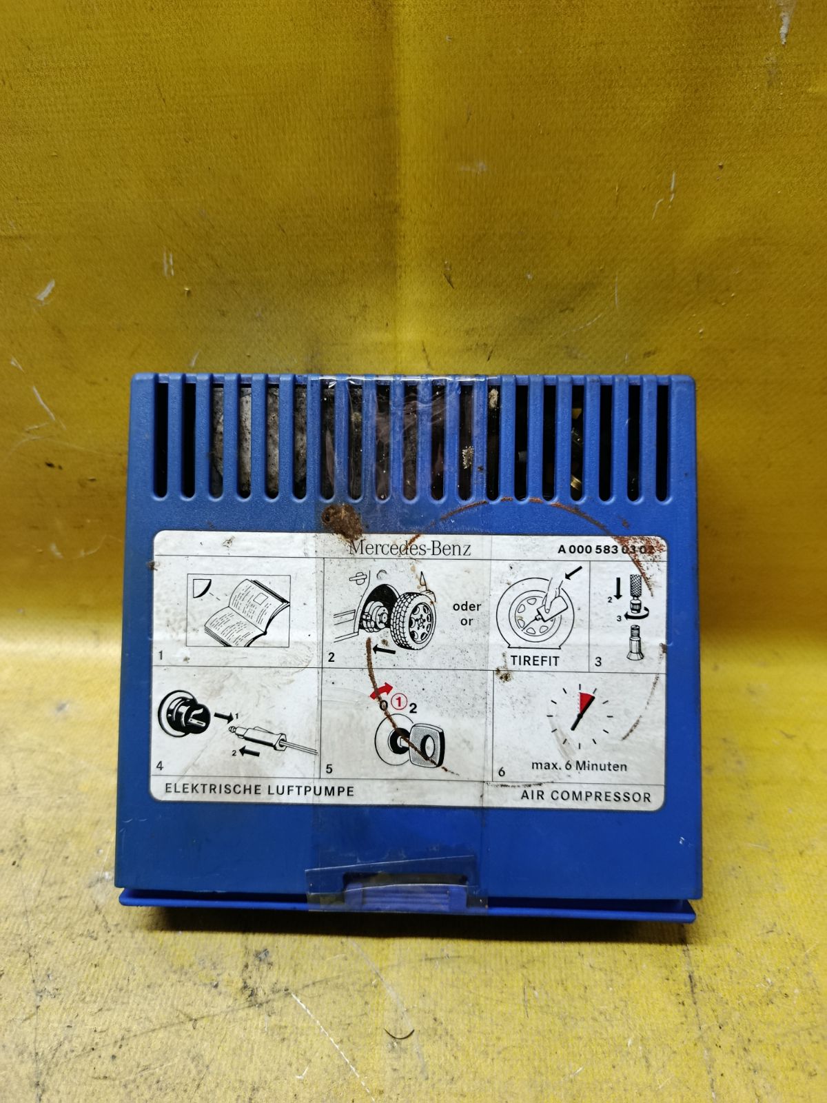 Компрессор для колес A0005830302 на Mercedes-Benz C-Class W203.046 Фото 1