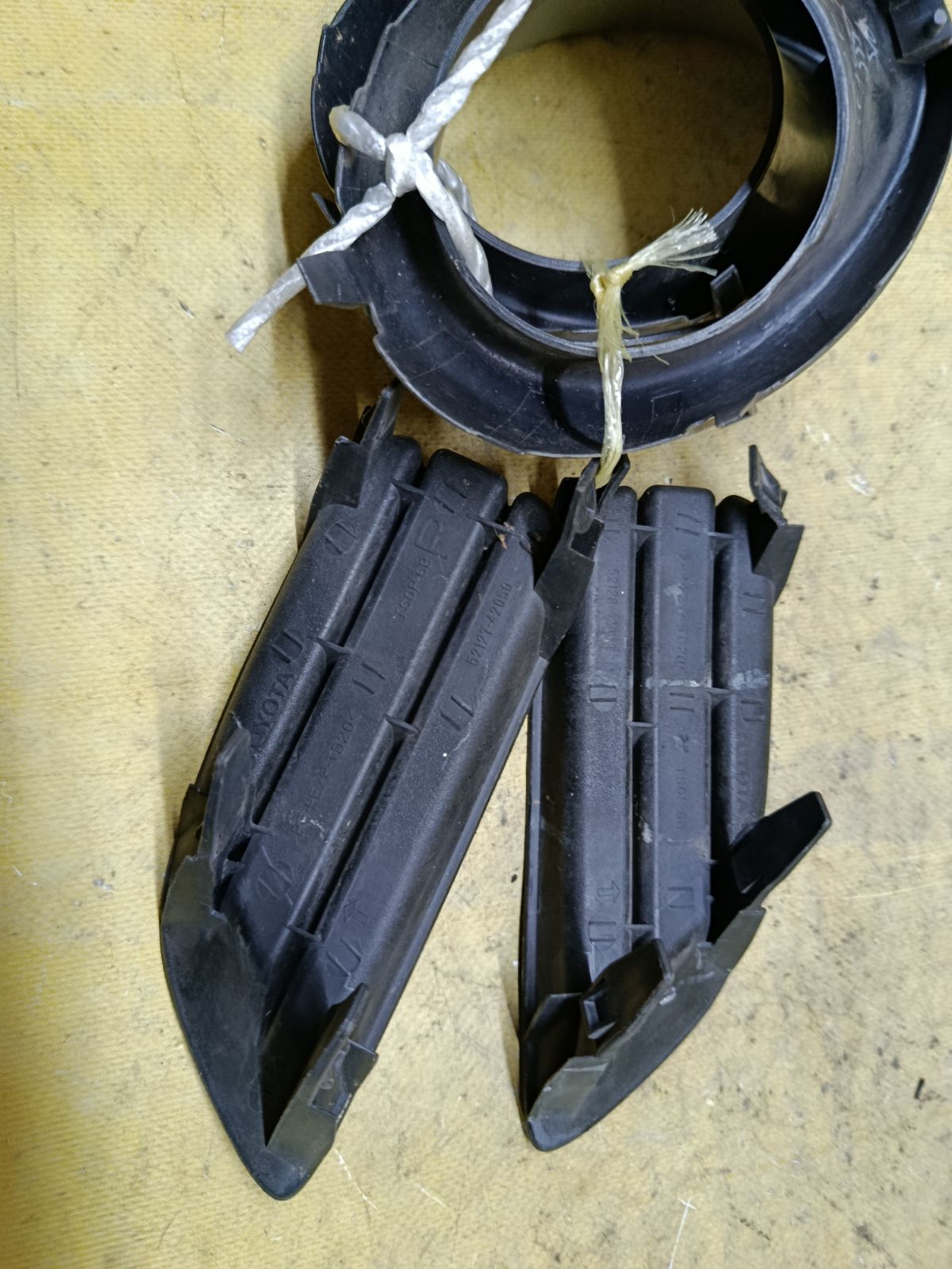 Заглушка в бампер 52128-42050, 52127-42050, 53286-42040, 52126-42030, 52125-42030 на Toyota Vanguard ACA33W Фото 4