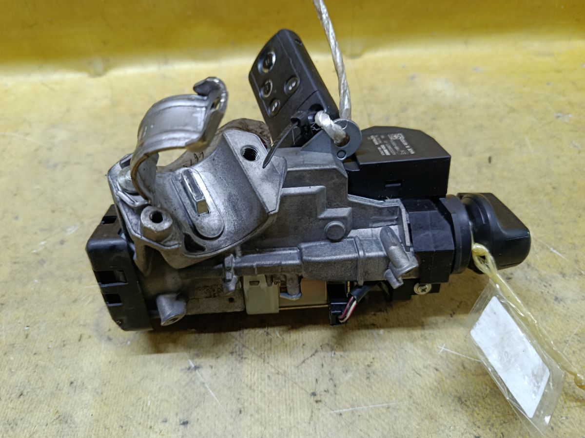 Замок зажигания на Honda Freed GB4 Фото 1