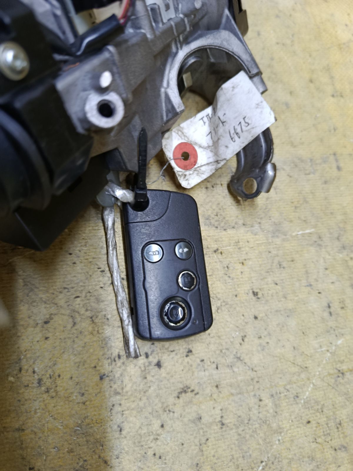 Замок зажигания на Honda Freed GB4 Фото 4