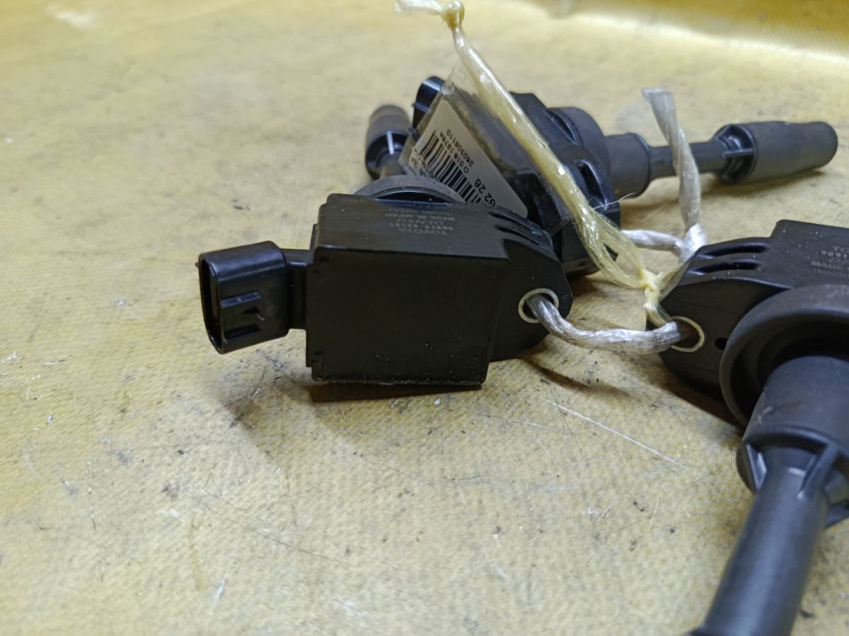 Катушка зажигания 90919-02281 на Toyota Tank M900A 1KR-FE Фото 2