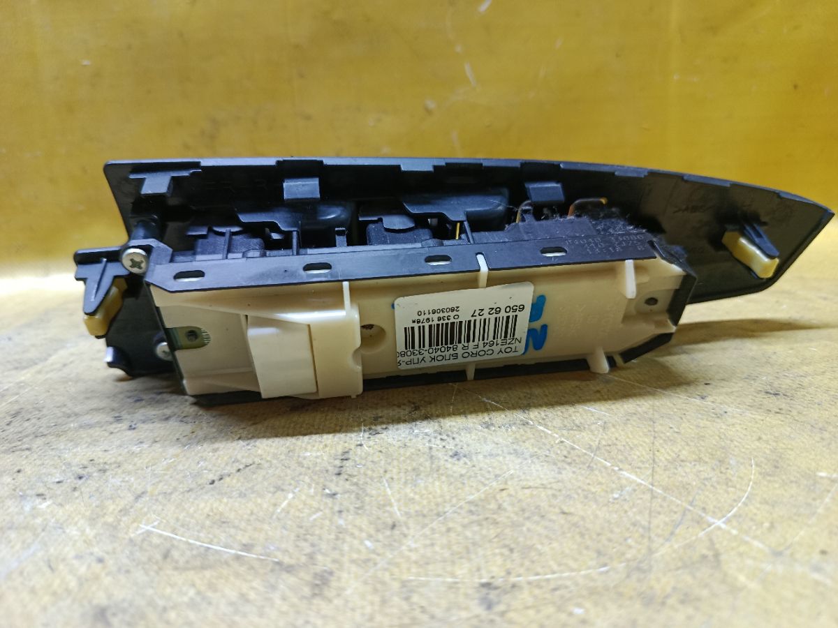 Блок упр-я стеклоподъемниками 84040-33080 на Toyota Corolla Axio NZE164 Фото 2