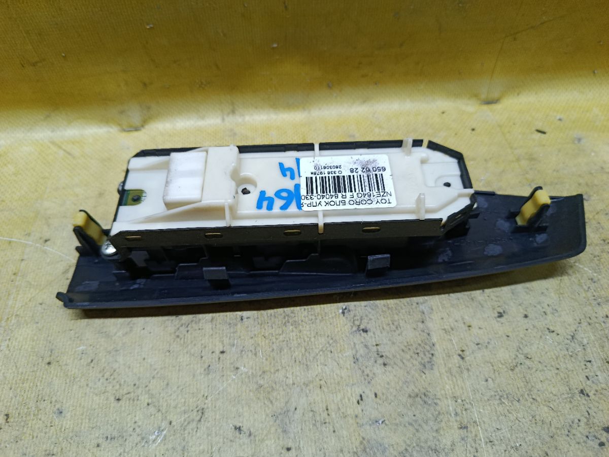 Блок упр-я стеклоподъемниками 84040-33080 на Toyota Corolla Fielder NZE164G Фото 2